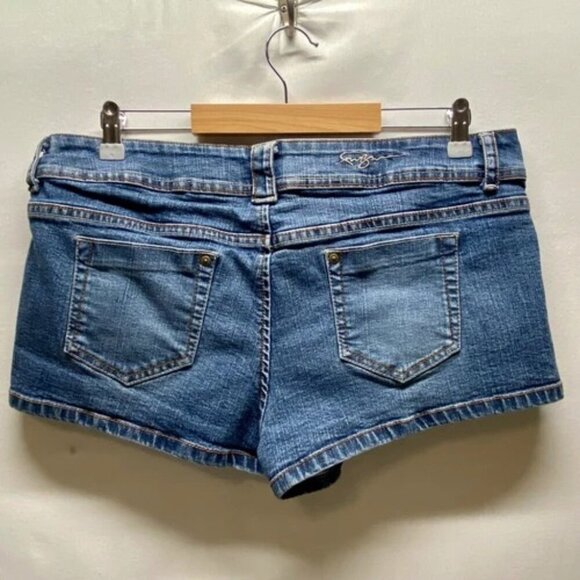 Fubu Y2K Denim Jean Shorts Women's Sz 15/16 Blue 5 Pocket 2" Inseam Vintage EUC - Picture 2 of 7